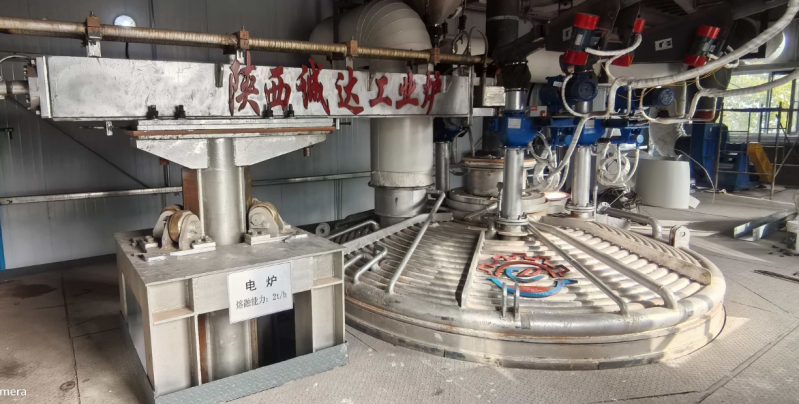 重磅突破！我司 2000KVA 粉煤灰熔融直流電弧爐成功開(kāi)爐，引領(lǐng)固廢資源化新賽道